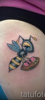 Példa egy méh tetoválásra az 53. fotón