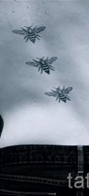 Példa egy méh tetoválásra az 52. fotón