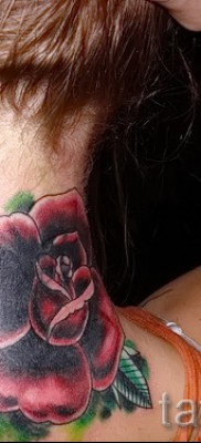 Példa egy méh tetoválásra a 39. fotón