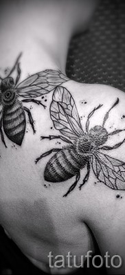 Példa egy méh tetoválásra a 29. fotón