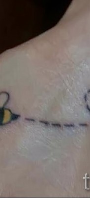 Példa egy méh tetoválásra a 9. képen