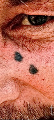 Könnycsepp a szem alatt tetoválás - példa a képen - 35