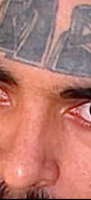 Könnycsepp a szem alatt tetoválás - példa a képen - 25