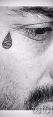Könnycsepp a szem alatt tetoválás - példa a képen - 23