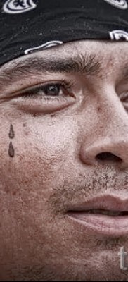 Könnycsepp a szem alatt tetoválás - példa a képen - 22