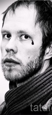 Könnycsepp a szem alatt tetoválás - példa a képen - 20