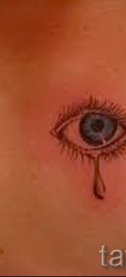 Könnycsepp a szem alatt tetoválás - példa a képen - 14