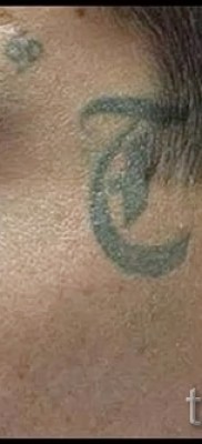 Könnycsepp a szem alatt tetoválás - példa a képen - 13