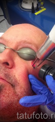 Könnycsepp a szem alatt tetoválás - példa a képen - 10