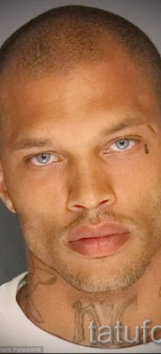 Könnycsepp a szem alatt tetoválás - példa a képen - 9