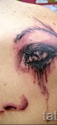 Könnycsepp a szem alatt tetoválás - példa a képen - 8