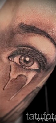 Könnycsepp a szem alatt tetoválás - példa a képen - 7