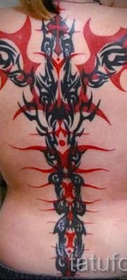 الصورة - وشم قبلي على الظهر - مثال لمقال حول معنى 2062 tatufoto.ru