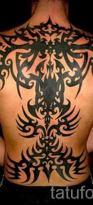الصورة - وشم قبلي على الظهر - مثال لمقال حول معنى 1061 tatufoto.ru