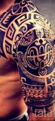 الصورة - وشم قبلي على الكتف للرجال - مثال لمقال حول معنى 1054 tatufoto.ru