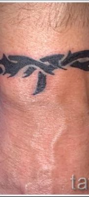صور - Tatouage tribal sur son poignet - un exemple pour un article sur l’importance de 1023 tatufoto.ru