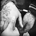 Tatuaże Zona - gwiazda na dłoni