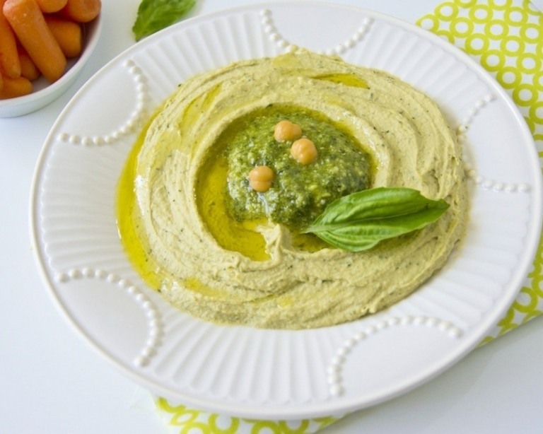 Predjedlo pripravte s hummusom a pestom Vianočné-vegetariánske-jedlo-vianočné-menu-hummus-pesto-varenie