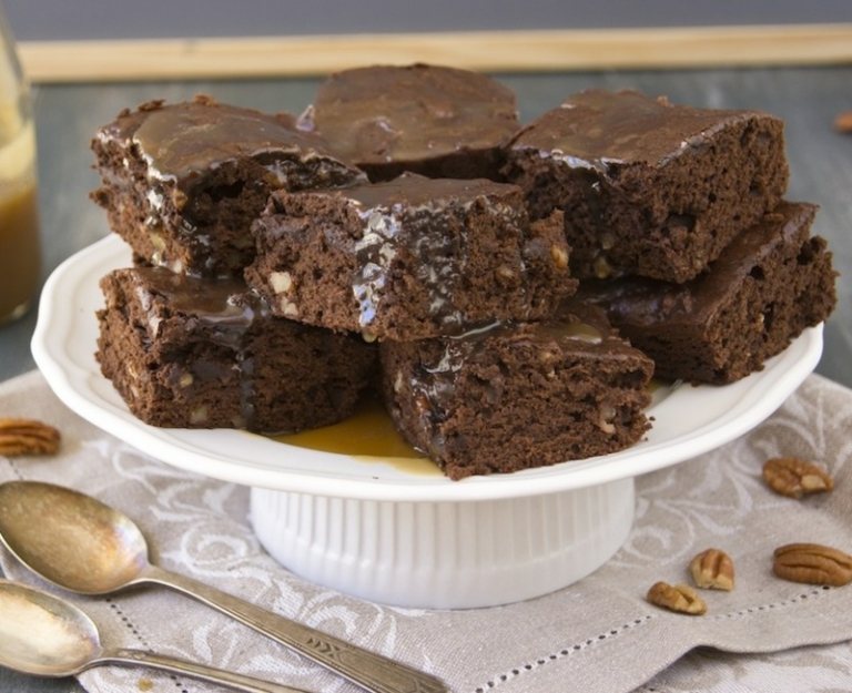Podávajte hosťom sušienky s medom Vianočné-vegetariánske-jesť-brownies-karamel