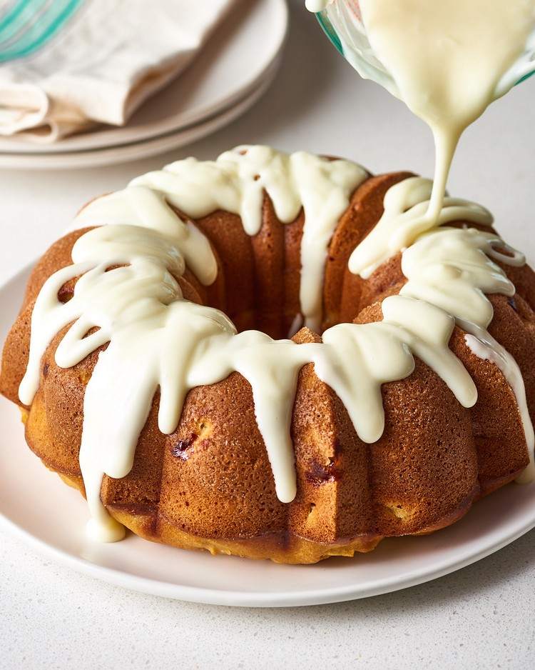 Zdobenie koláčov polevou Tipy na dokonalú polevu