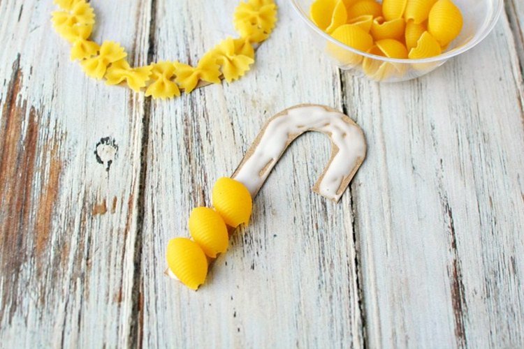 cukríkové tyčinky dekorácia papierové rezance farbiace lepiace ozdoby drotár