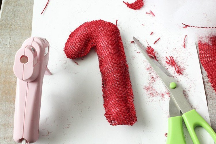 Dekorácia z jutovej cukrovej trstiny, návod na výrobu horúceho lepidla