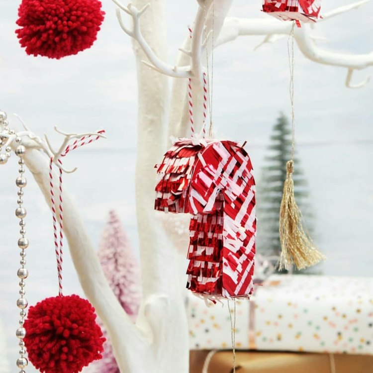 nápady na vianočné dekorácie, tvar pinata, drotár, cukrová trstina