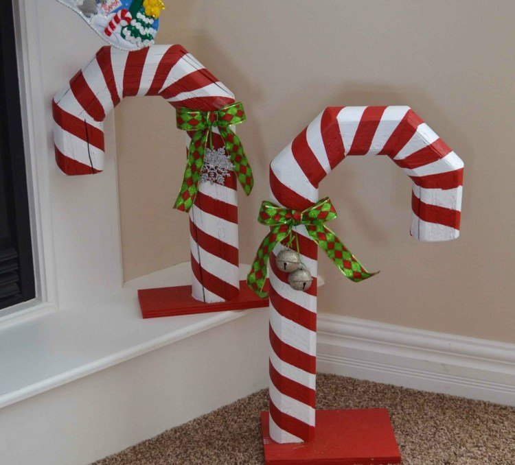 dekorácia cukrovej trstiny pred vchodom do domu slávnostná červená biela