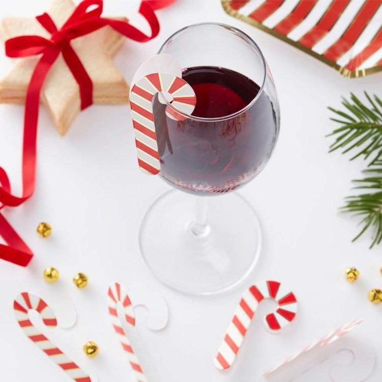 papierové cukríkové tyčinky, ktorými si ozdobíte vianočný stôl a ozdobíte pohár na víno