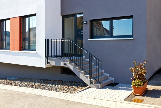 Nainštalujte zdieľané ploché zabezpečovacie systémy proti krádeži Komunita zdieľajúcich byty sa zhromažďuje proti krádeži počas dovolenky