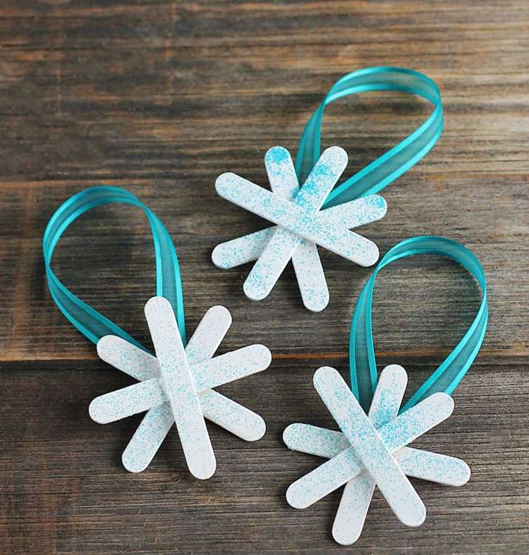 ľadová kráľovná-drotár-téma-snehové vločky-zmrzlinové tyčinky-náramok-párty-nápad-trblietky-tyrkysová