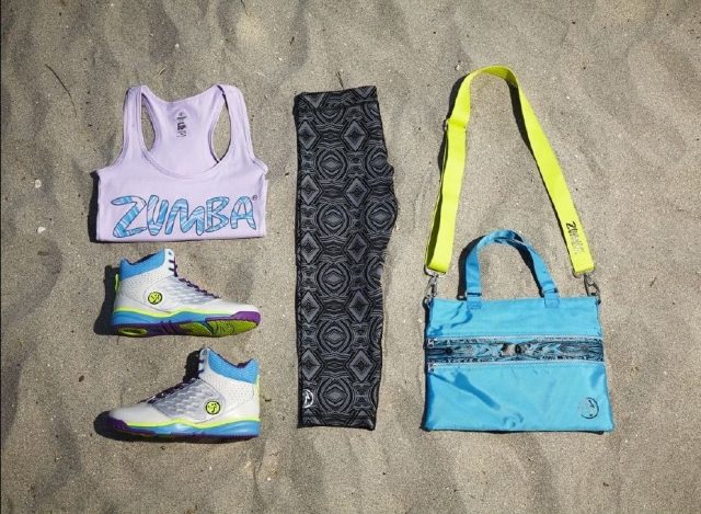 zumba-oblečenie-ženy-top-legíny-taška cez rameno-tenisky-leto-pocit