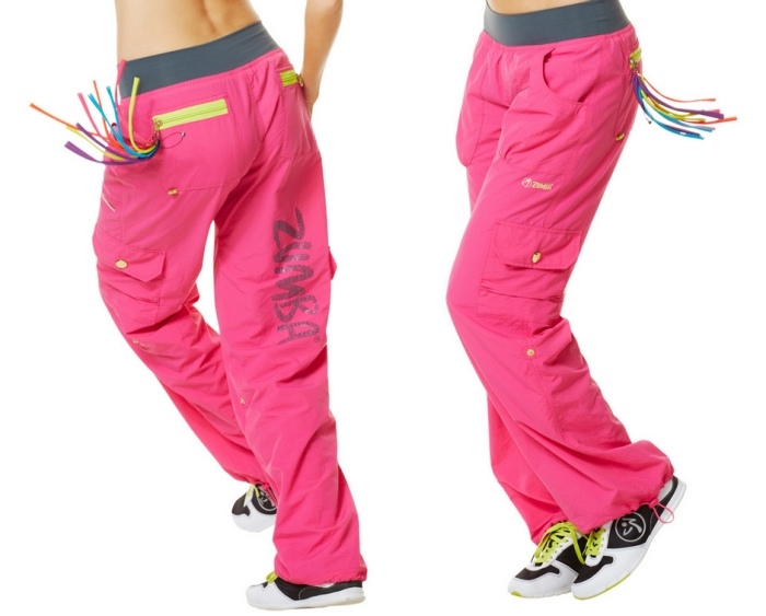 Zumba-nohavice-široké-šnúrky-nohavice-mikiny-ľahké-látky-svetlé-farby-ružové-tenisky