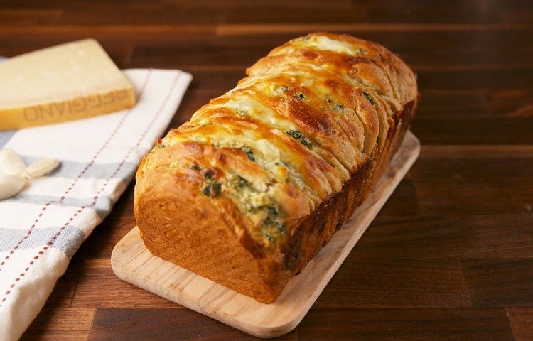 Vráskavý chlieb s bylinkami a mozzarellou z bochníka Recepty