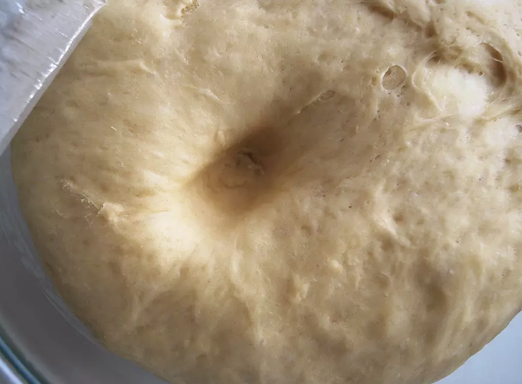 Pripravte si skladaný chlieb so suchým droždím Cesto správne aktivujte