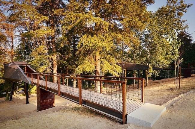 moderný most pre horské chaty Park Pedras Salgadas moderný dizajn mosta pre horské chaty Park Pedras Salgadas