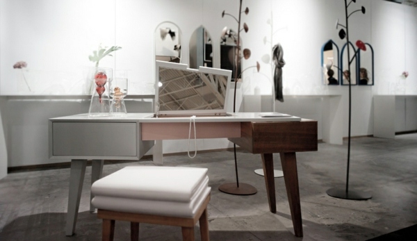 Toaletný stolík stojan na šperky, taburetka, drevený nábytok