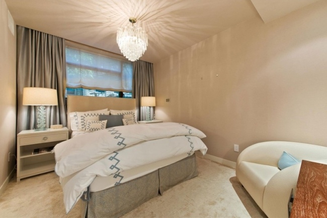 moderný byt zariadený spálňou pre hostí v krémovej farbe moderný mestský dom zariadený spálňou pre hostí v krémovej farbe