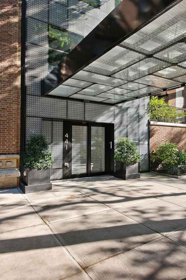 moderný mestský dom prestavaný tri triplexné byty dohromady moderný mestský dom prerobený na tri triplexové byty