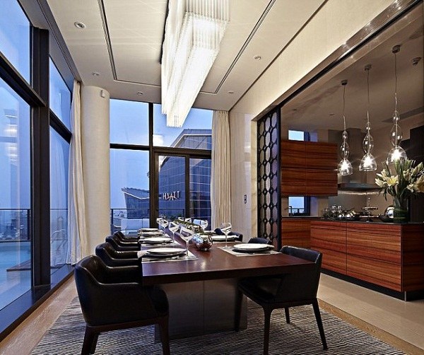 elegantný drevený stôl do jedálne moderný drevený stôl do jedálne