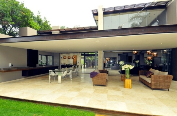 vonkajšia časť modernej vily Dvojpodlažná moderná vonkajšia vila