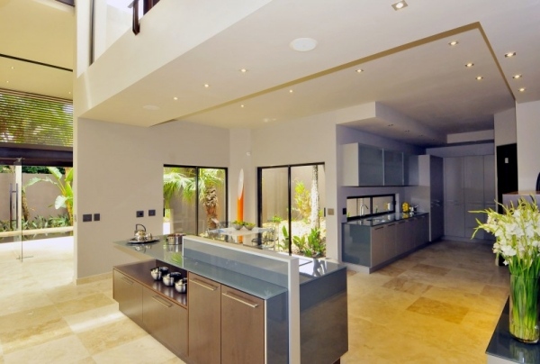 moderný kuchynský ostrov vo vile moderná vila kuchyňa kuchyňa ostrov otvorený