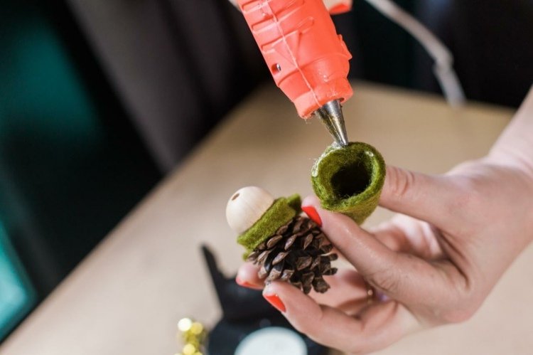 kužeľ-trpaslík-lepidlo-plsť